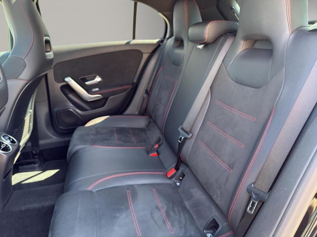Mercedes-Benz A-Klasse 180 business solution amg pano | stoelverwarming | 1