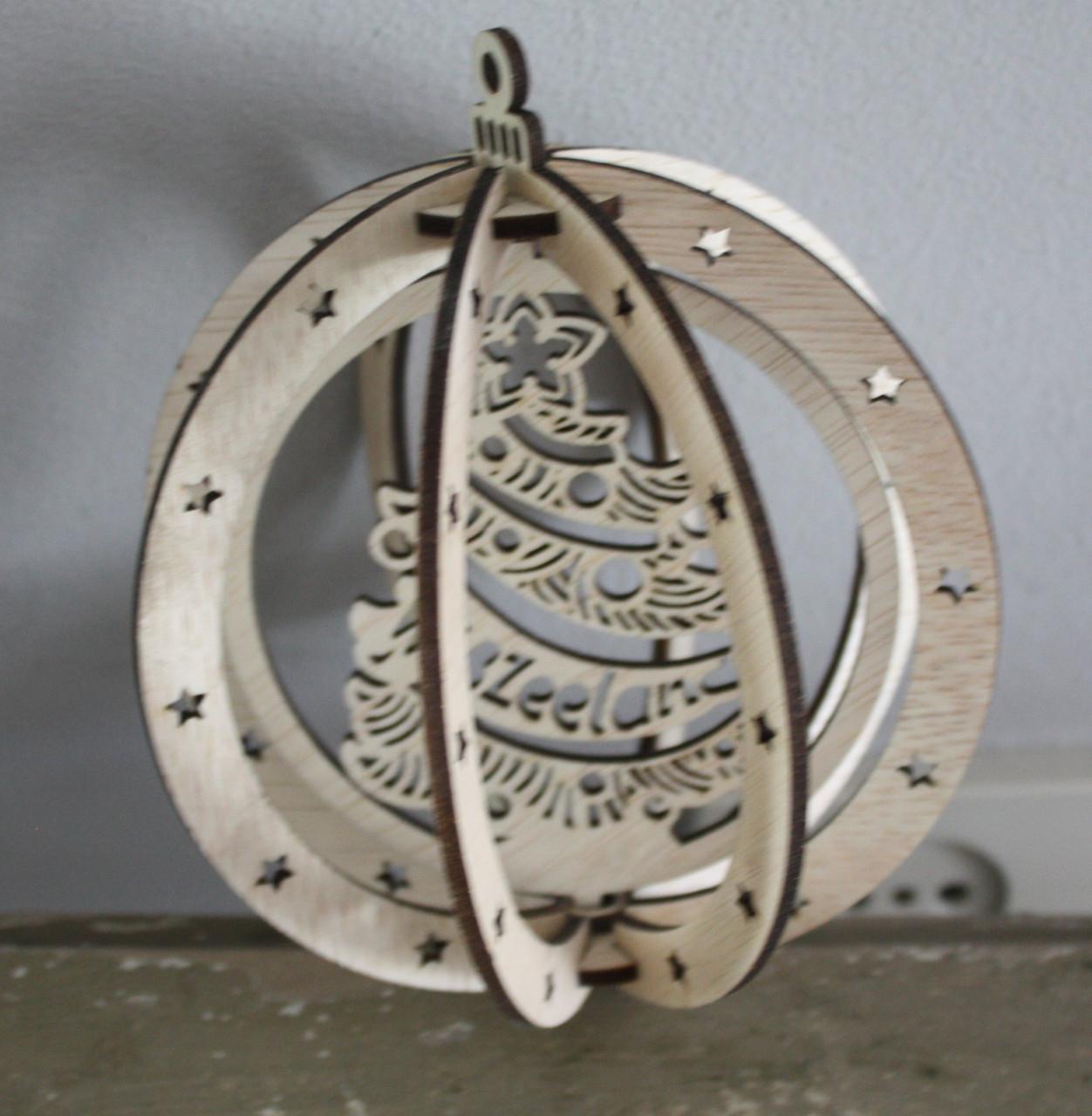Houten kerstbal wbl zeeland