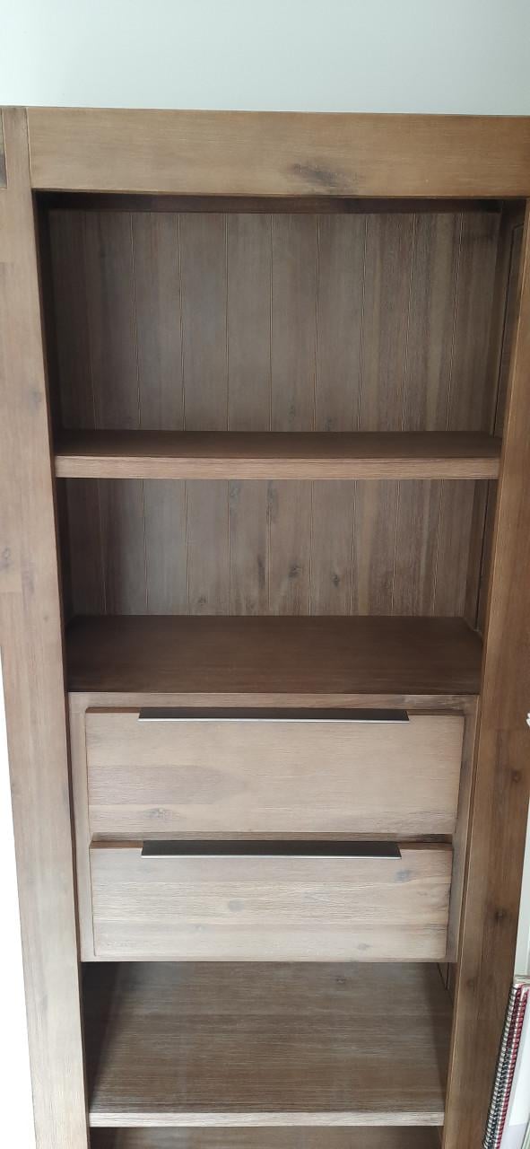 Stevige houten kast