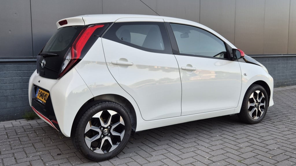 Toyota Aygo 1.0 vvt-i x-cite*automaat*airco*camera*apple-carplay*android*