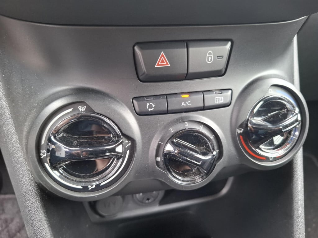 Peugeot 208 1.2 82 blue lion 5-drs airco/nav/park