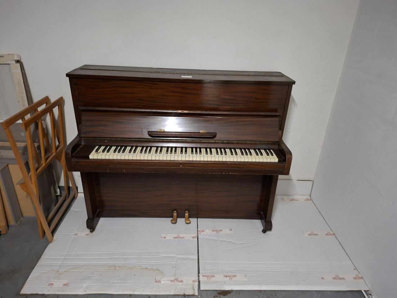 Houten piano