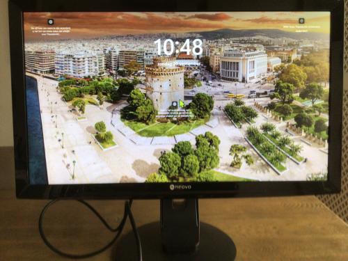 Neovo LE-24E LCD.