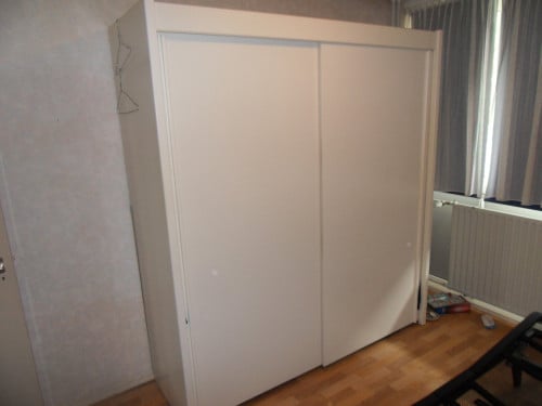 Kledingkast zweefdeurkast