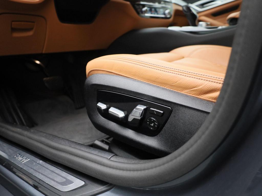 BMW 5 Serie touring 520i business edition plus | automaat | lmv | navigatie
