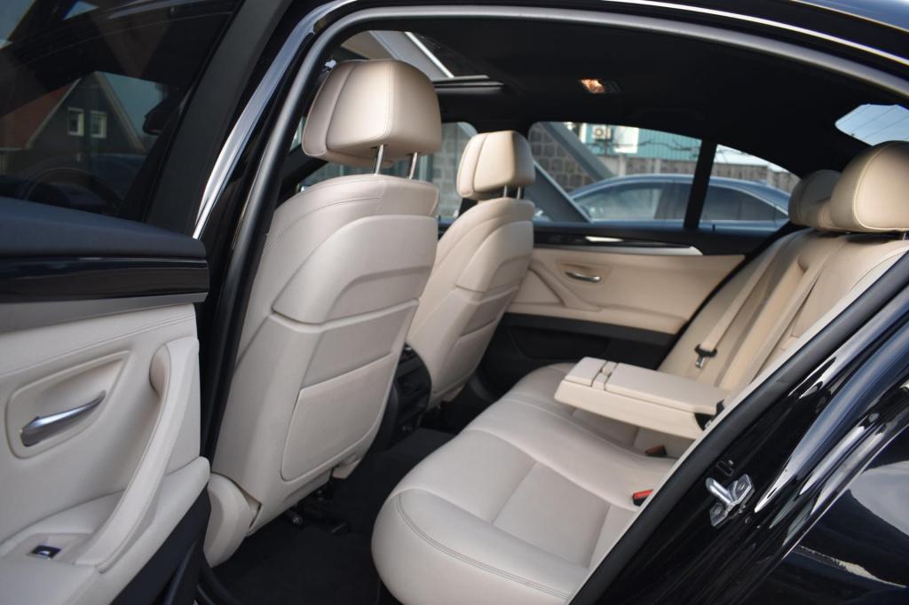 BMW 5 Serie 520i m sport | schuifdak | camera | leder | nap | adapt. cruise