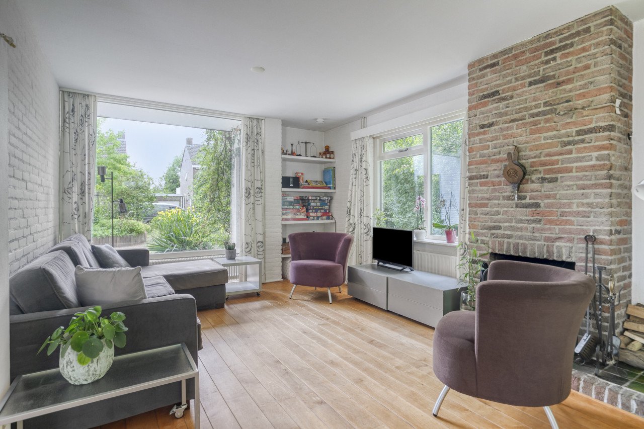 Mooi groenomzoomd vrijstaand huis met 4 slaapkamers en zeer grote badkamer