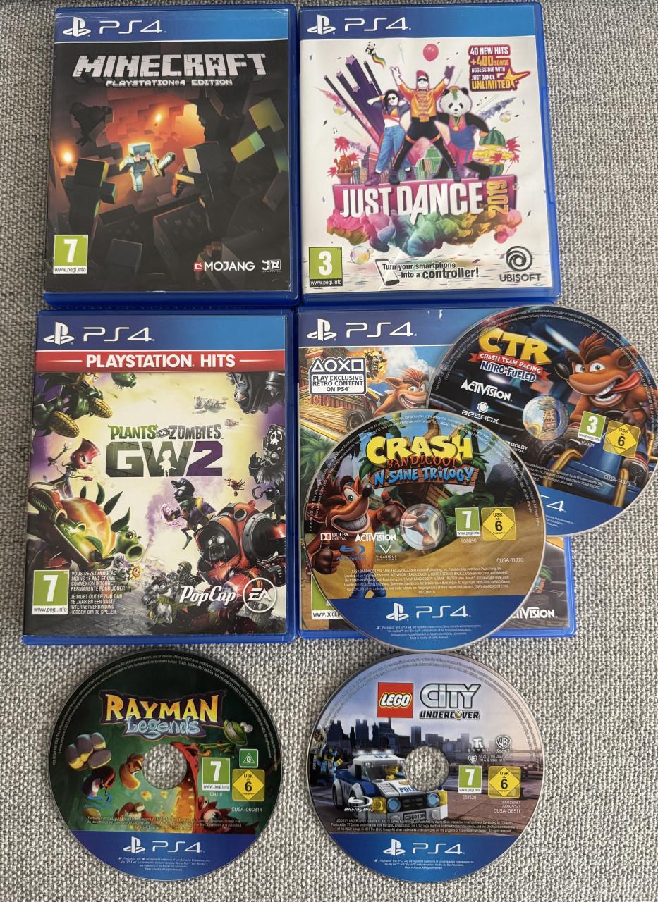 PS4 Slim CUH-2016B | 500GB | 3 Controllers | 7 Games
