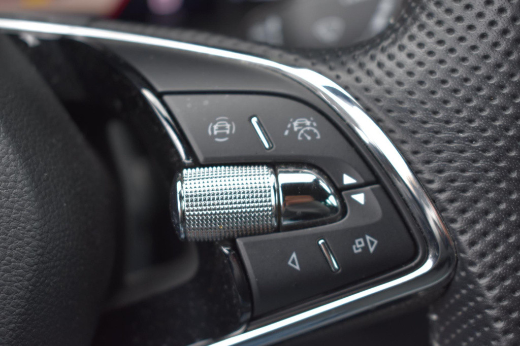 Skoda Karoq 1.5 tsi act sportline | trekhaak | canton | virtual cockpit | a