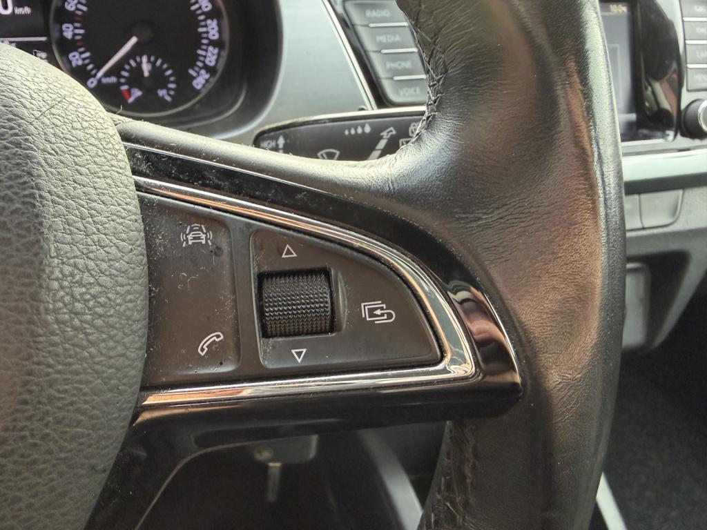 Skoda Fabia combi 1.0 tsi ambition business | navi | trekhaak | airco!