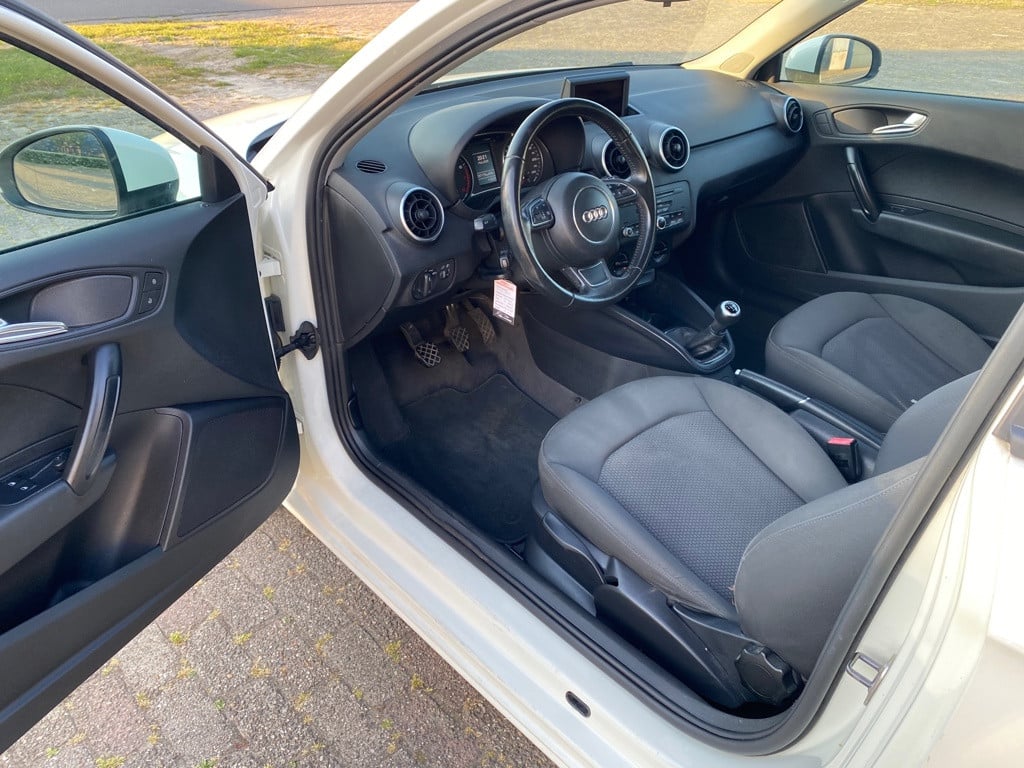 Audi A1 1.2 tfsi attraction pro line business nieuwe motor!