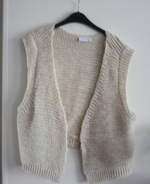 Beige gebreide vestje zonder mouw maat xxl