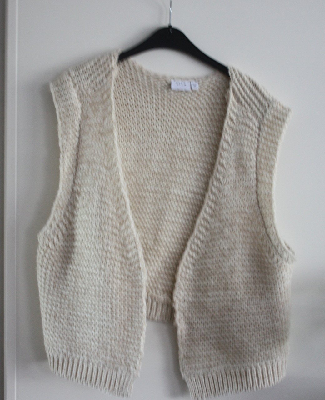Beige gebreide vestje zonder mouw maat xxl