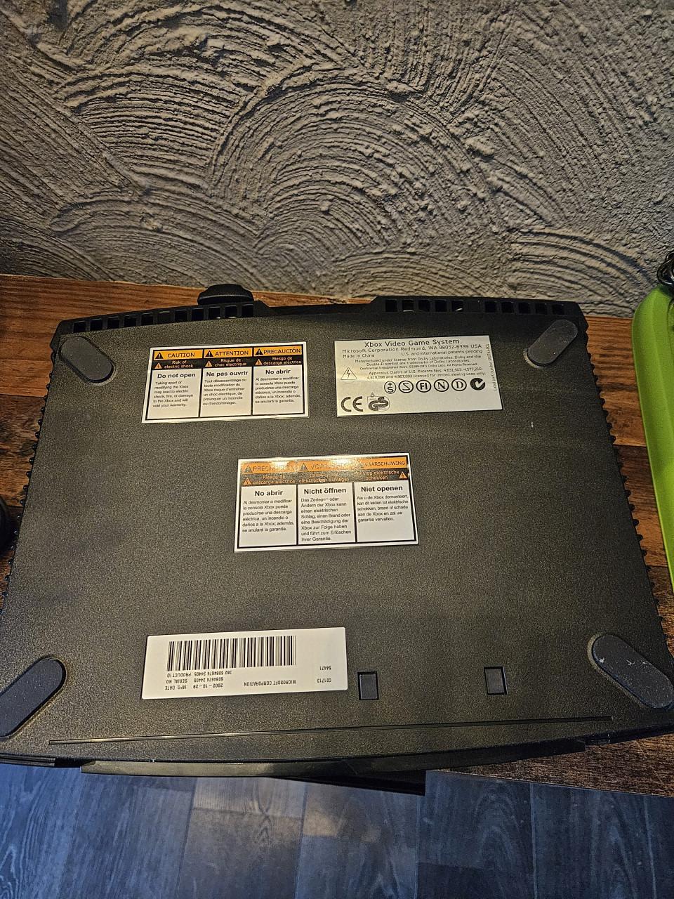 Originele Xbox met 2 controllers en afstandsbediening
