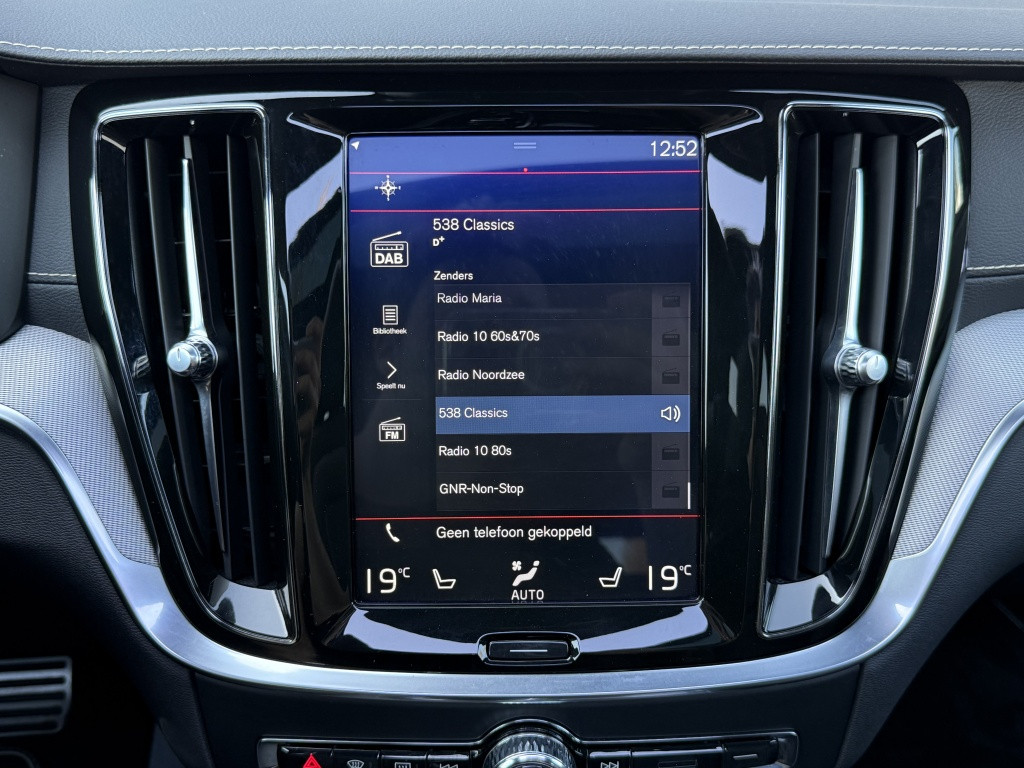 Volvo V60 t6 340pk recharge r-design| panodak| adap.cruise| h&ksound| came