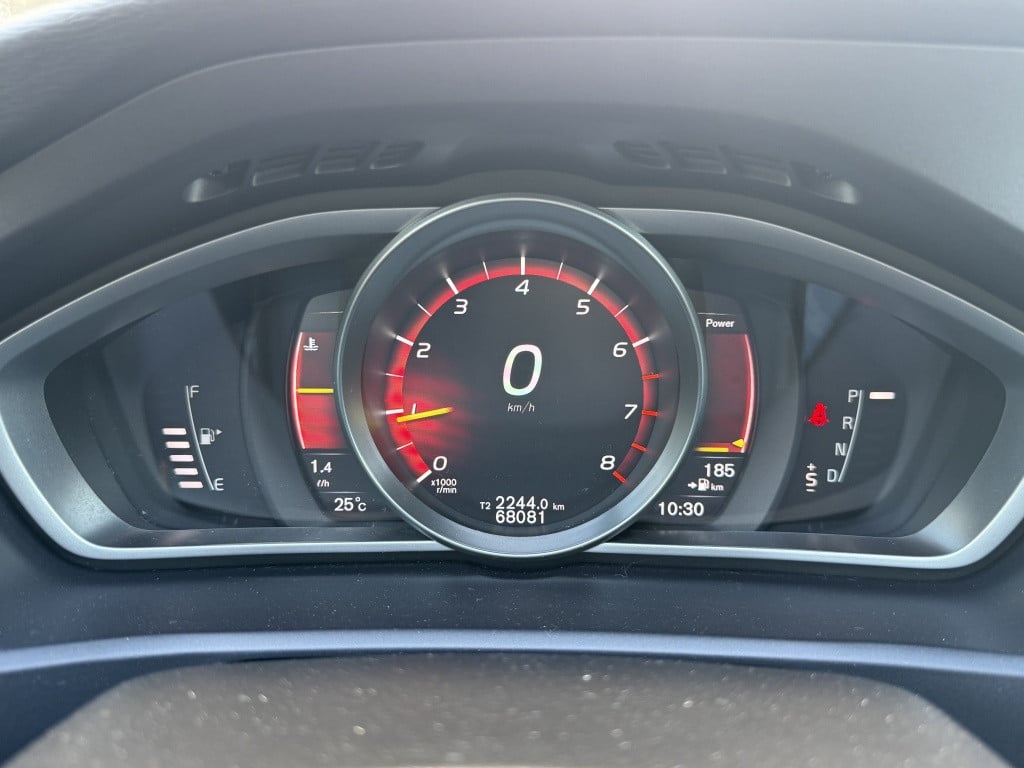 Volvo V40 t3 153pk aut6 polar+ sport| panodak| camera| h&k sound| keyless|