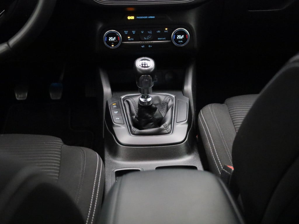 Ford Focus wagon 1.0 ecoboost hybrid titanium style | parkeer sensoren | cl