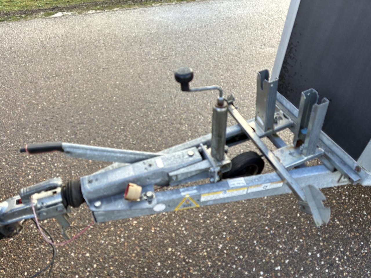 Hoge 1,5 paards Humbaur Single met alubicomp bodem b.j. 2016