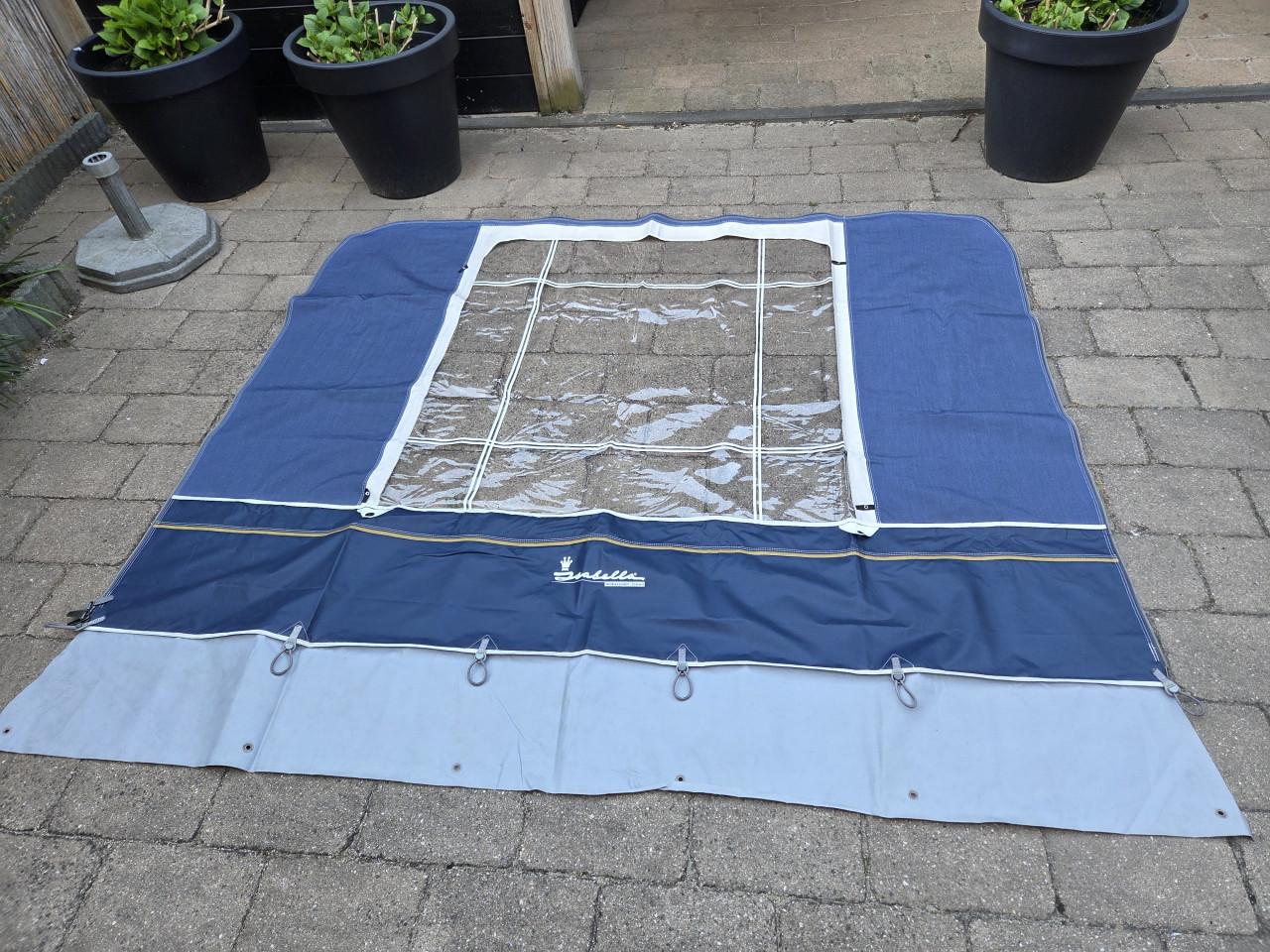 Isabella ambassador crown voortent