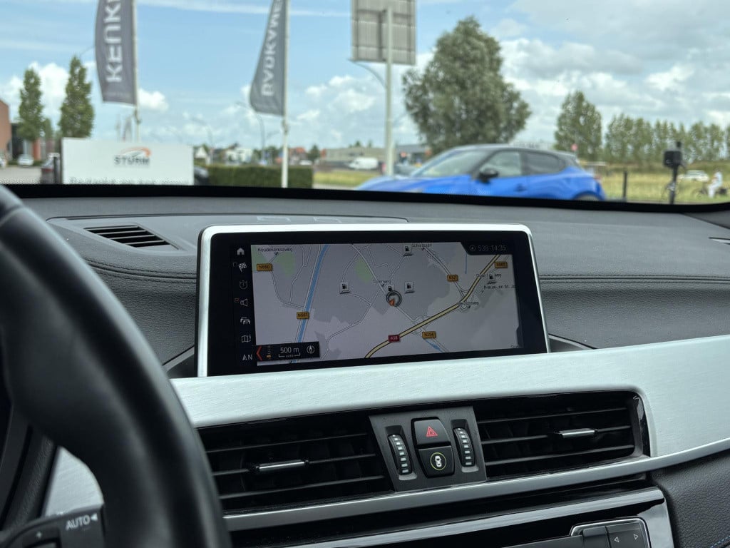 BMW X1 sdrive18i high executive m sport | trekhaak afneembaar | sportstoele