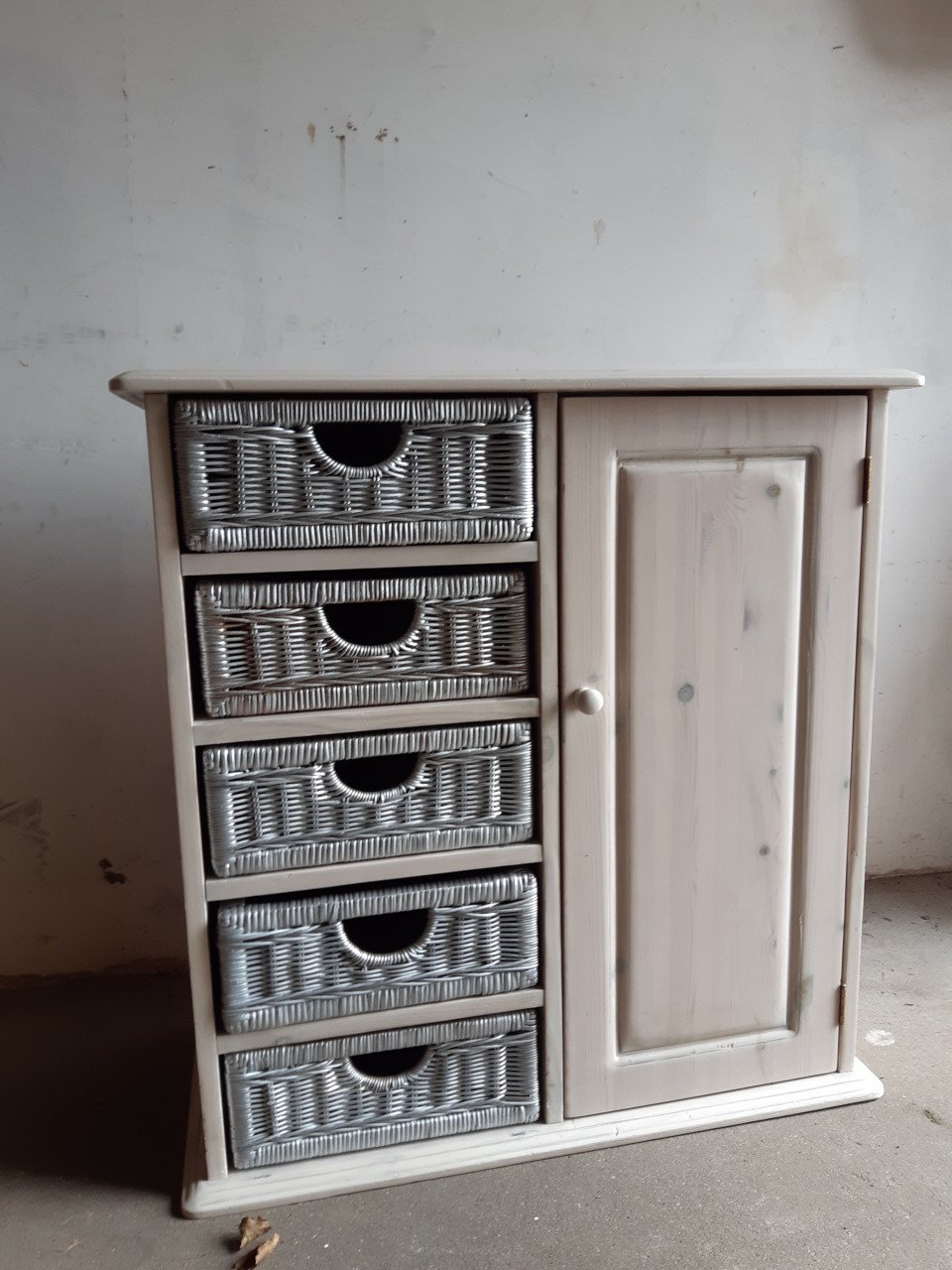 Luik Grenen houten kastje 74-35-75