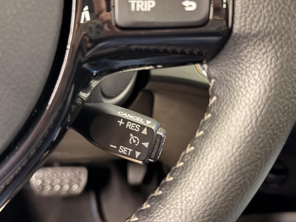 Toyota Yaris 1.5 hybrid skyblue edition