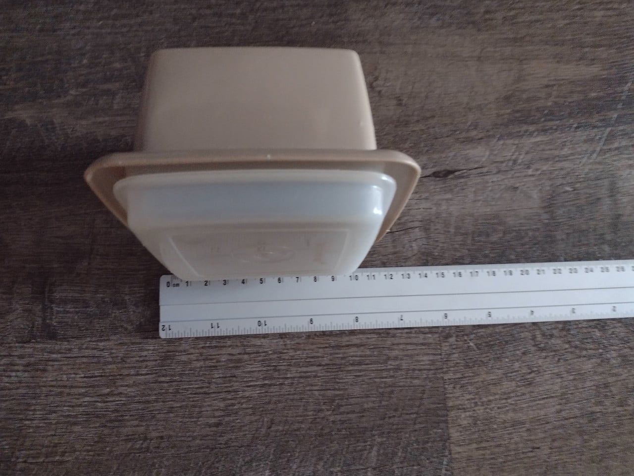 Tupperware trommeltje vierkant voor snack in de pauze