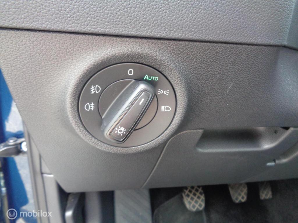 Skoda Karoq 1.0 tsi business edition/airco/stoel+stuur verw/full led/apple 