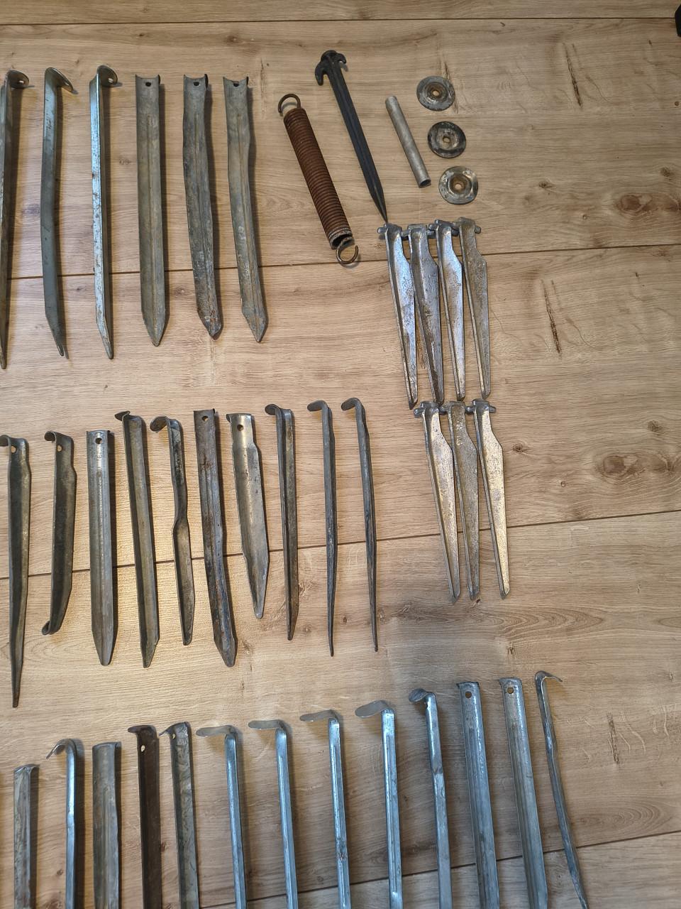 Enorme set RVS tentharingen, haringen, stormharingen voortent luifel tent.