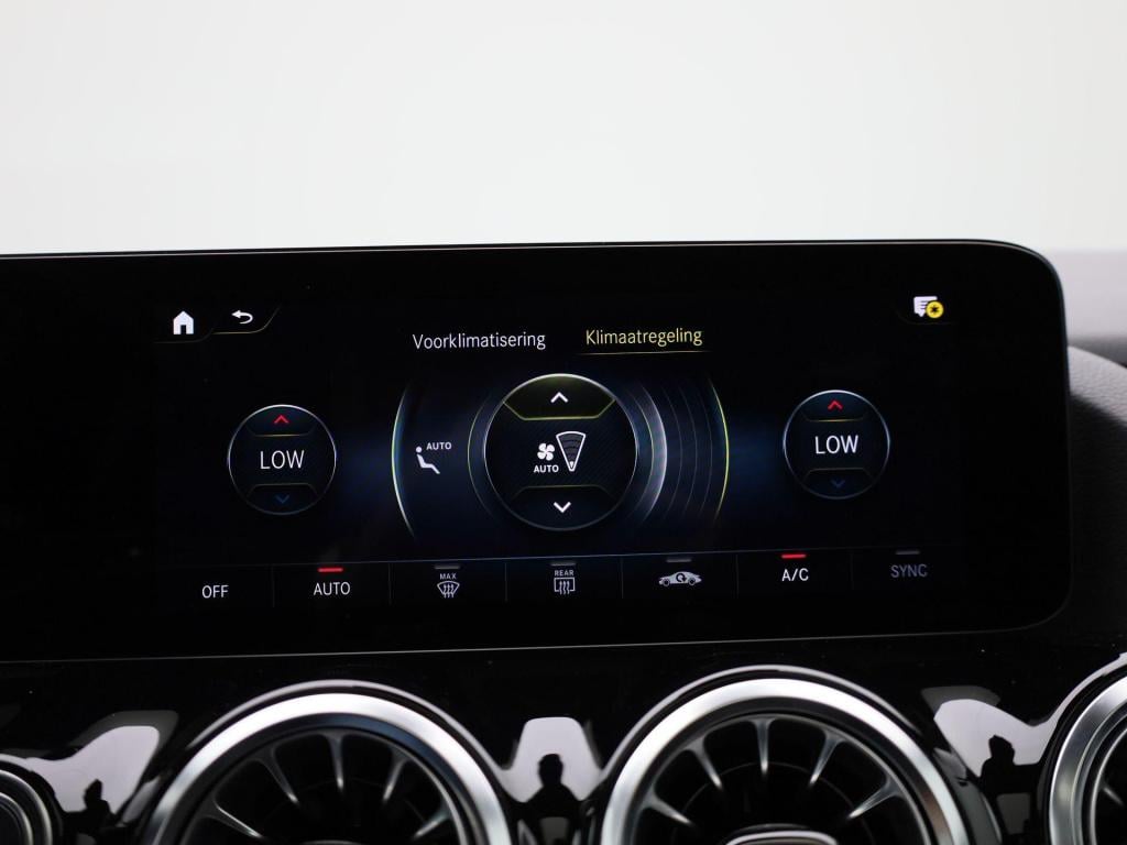 Mercedes-Benz Gla-klasse 250 e amg line premium plus | automaat | panorama 