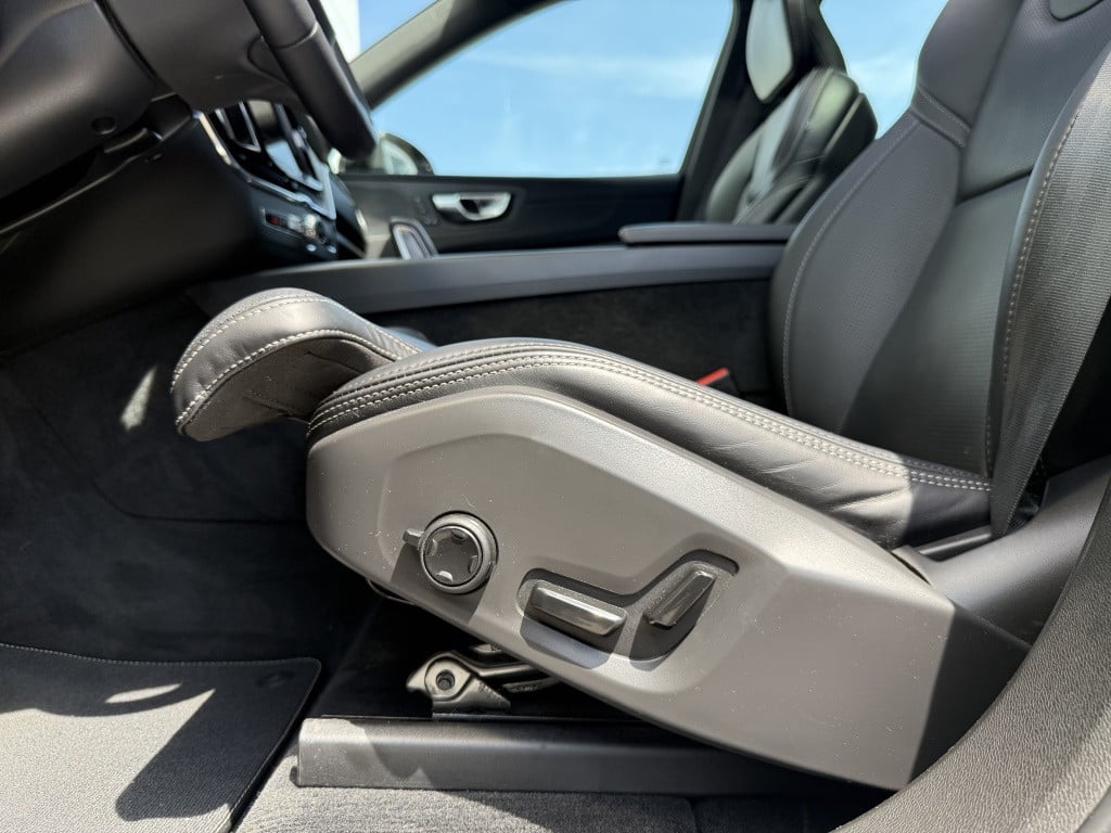 Volvo XC60 t6 340pk recharge r-design| adap.cruise| luchtvering| panodak| 2
