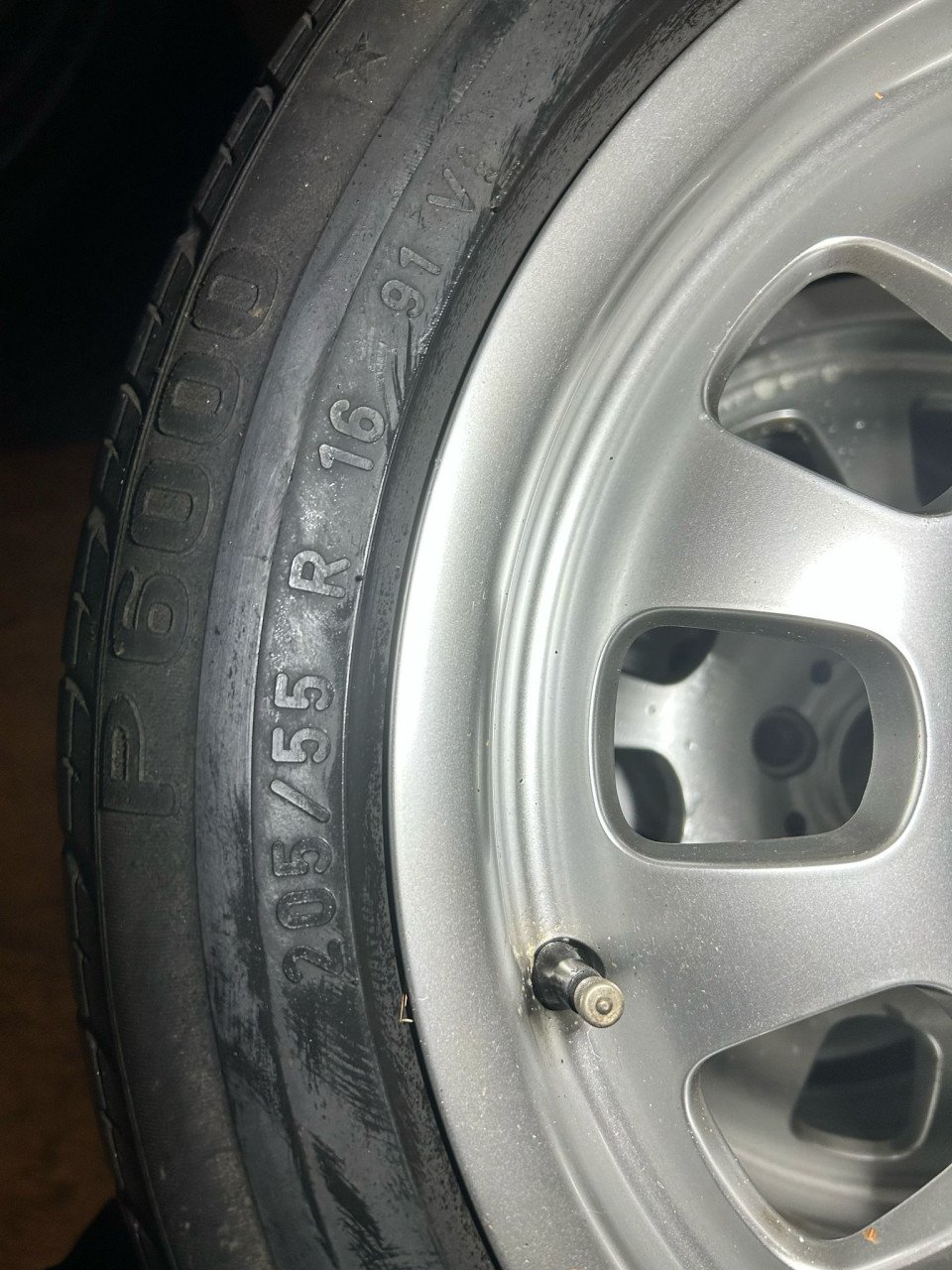 BMW 3 SERIE LICHT METALEN VELGEN-PIRELLI ZOMERBANDEN