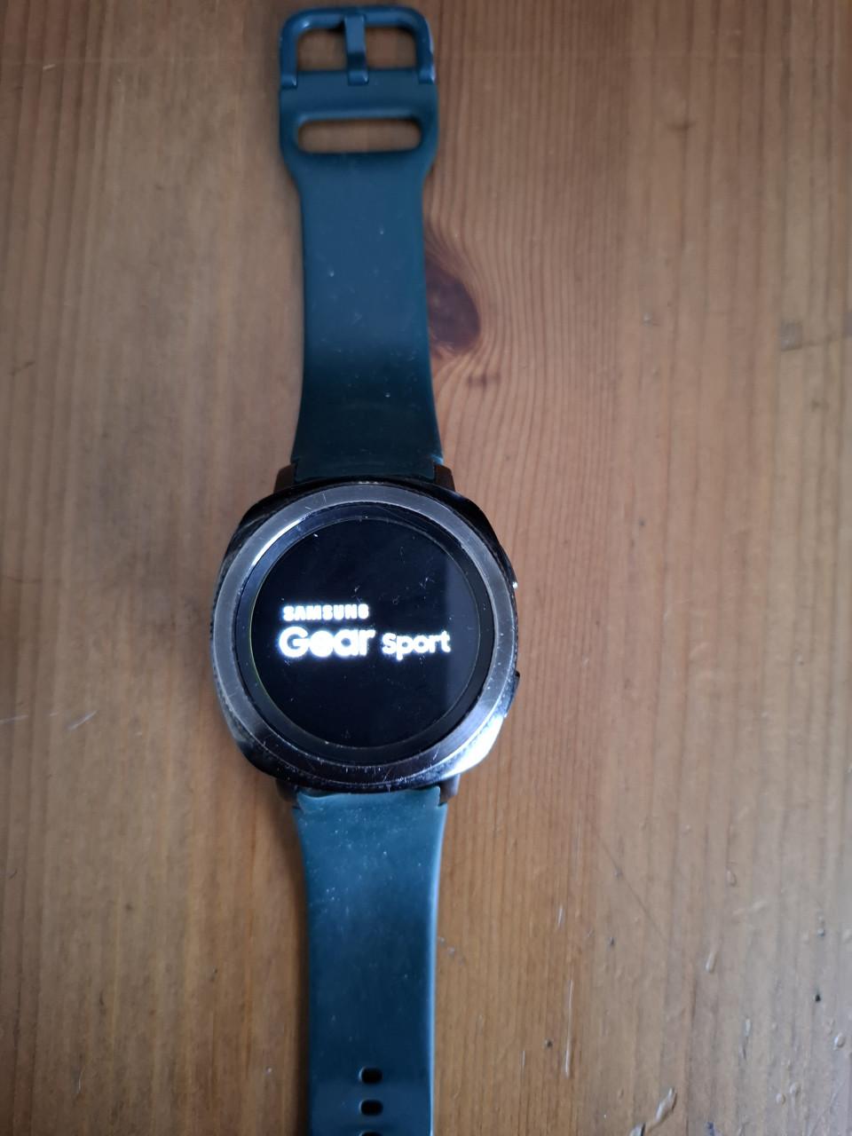 Samsung Galaxy A55 5G + Gear sport smartwatch
