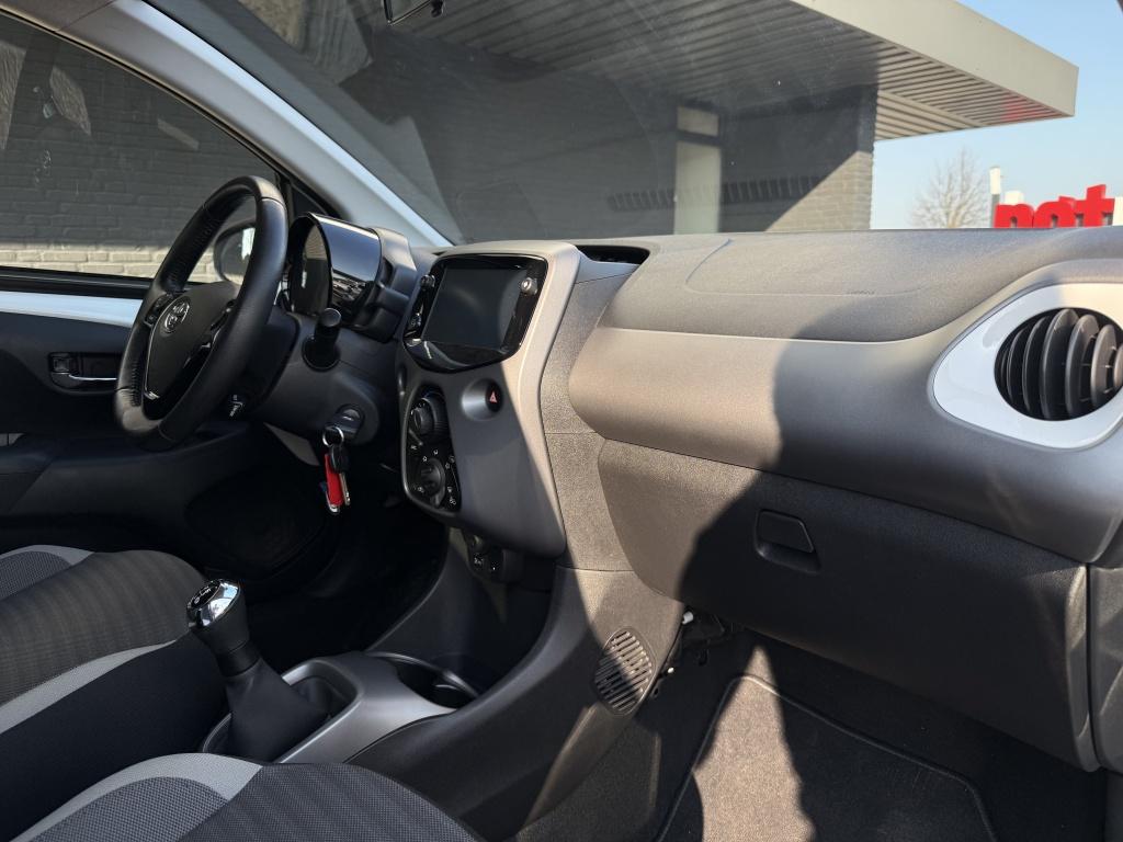 Toyota Aygo 1.0 x-play - 22.000km - dealeronderhouden - carplay -