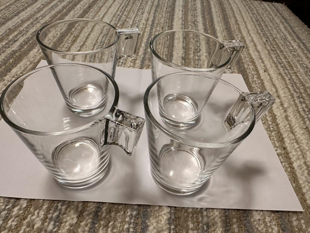 4 NIEUWE D.E. KOP EN SCHOTELS MET GRATIS 4 NIEUWE THEEGLAZEN