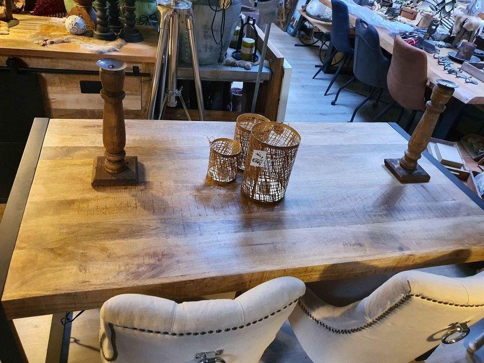 DECORATIE, TAFELS, VERLICHTING, KASTEN 3Z FACTORY ARNEMUIDEN