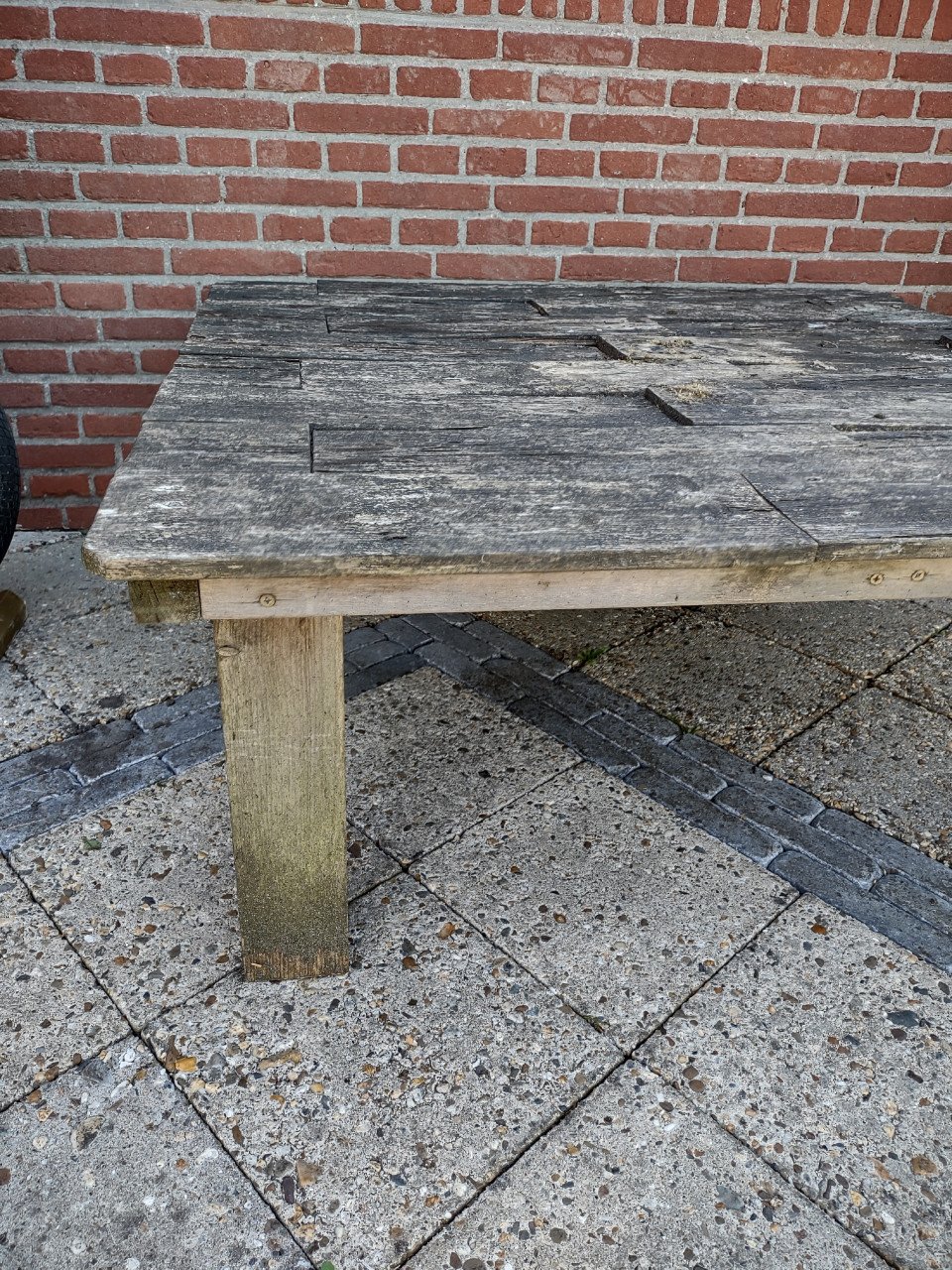 Mooie grote houten tuintafel, vierkante tafel buiten 114x114