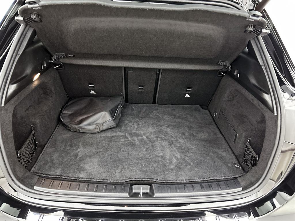 Mercedes-Benz Eqa 250 business solution luxury 67 kwh ledkoplampen | parkee