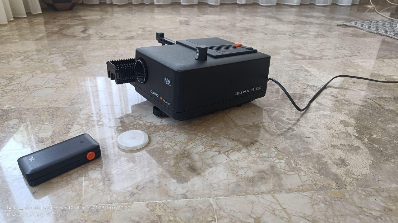 Zeiss Ikon Perkeo compact IR autofocus diaprojector