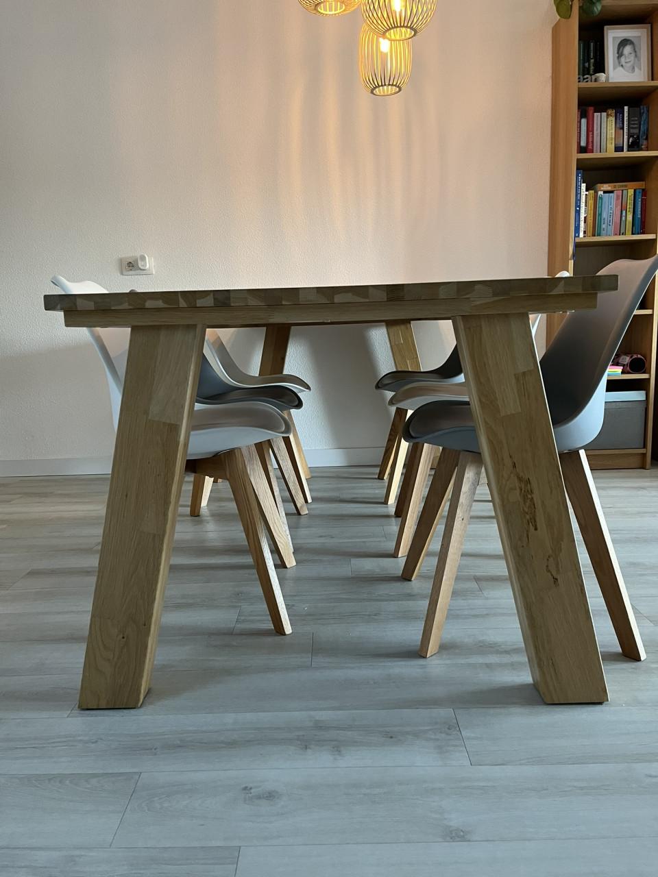 Eikenhouten eettafel + stoelen