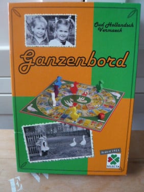 GANZEN BORD MET HOUTEN GANSJES