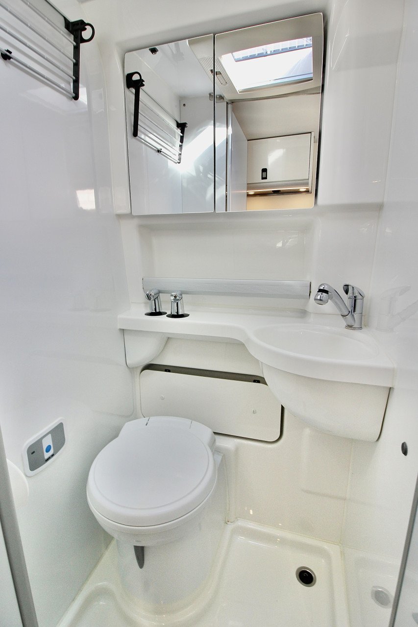 Westfalia Columbus (Vast bed, Als nieuw met veel opties!!!)