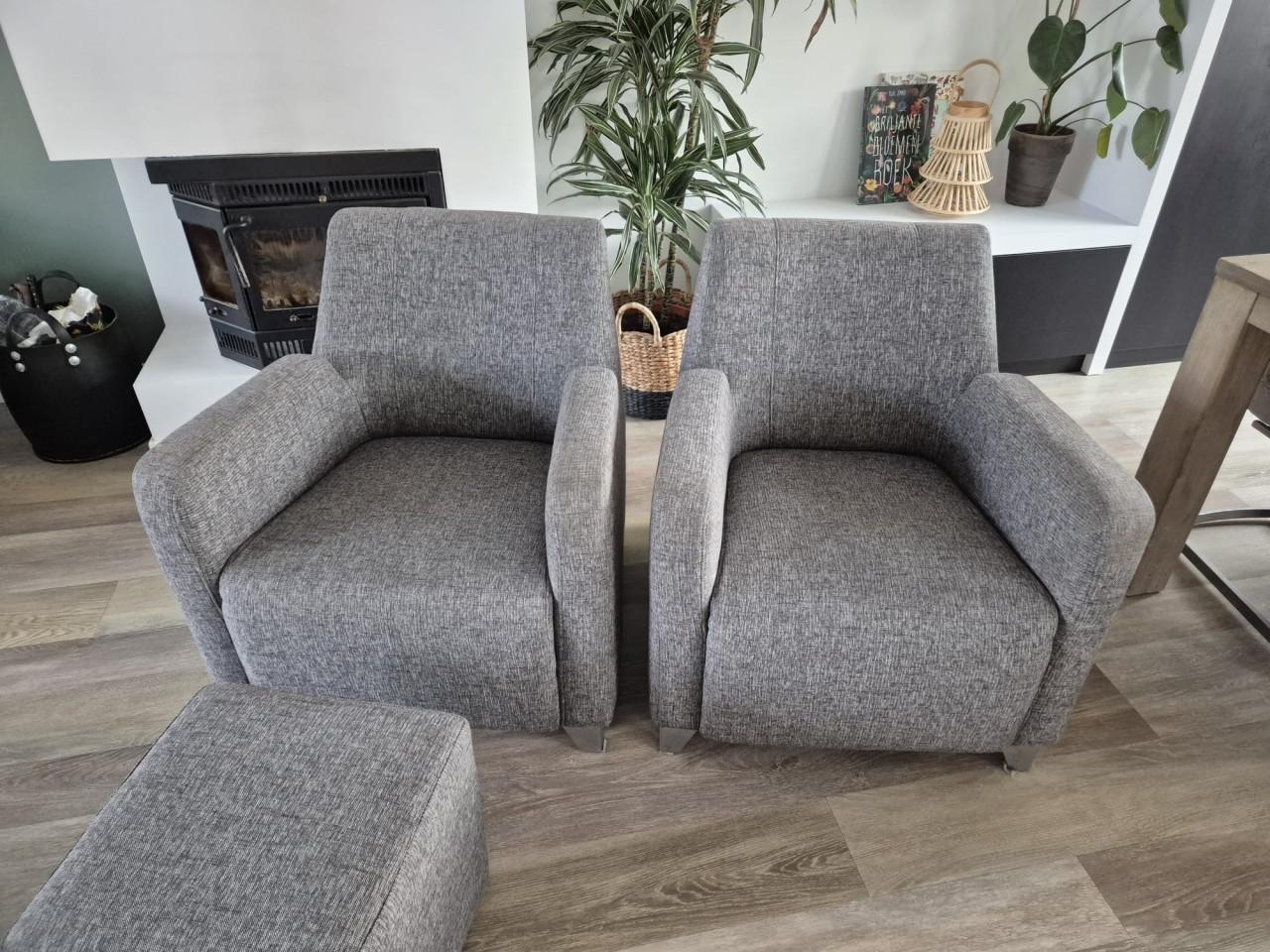 Bank en stoelen te koop. Incl. hocker