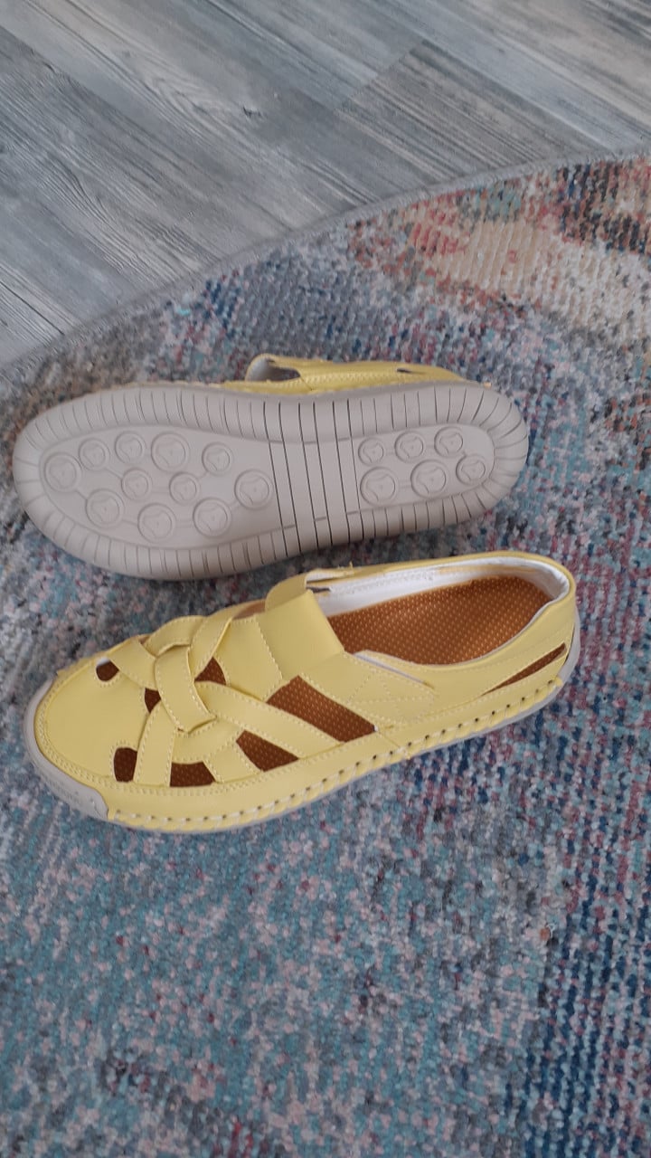 Nieuw! Dames sandalen maat 39 Geel