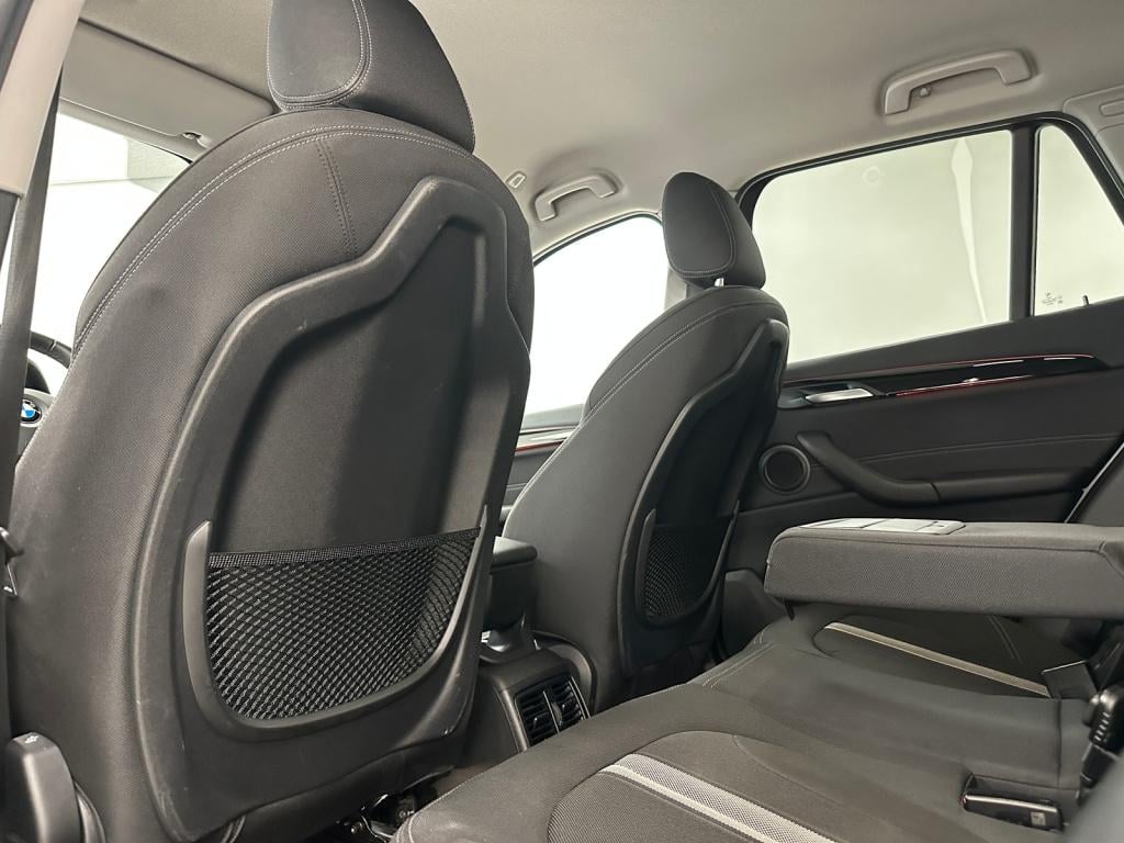 BMW X1 sdrive20i sport line | trekhaak | head-up-display | stoelverwarming 