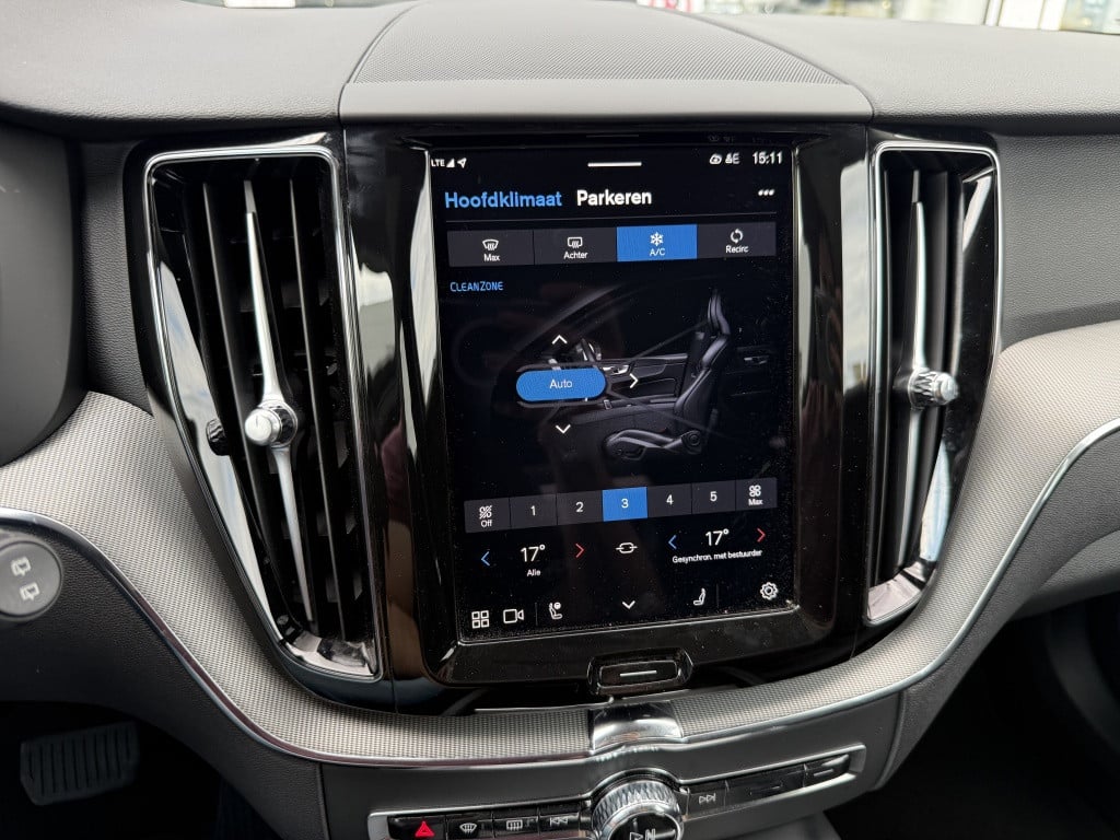 Volvo XC60 2.0 t6 awd + dark