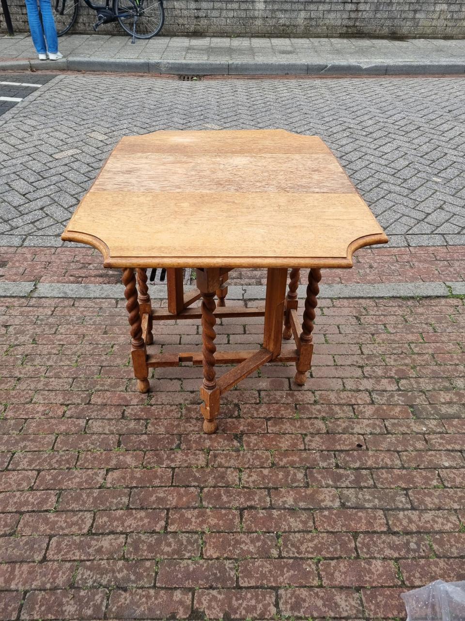 Oud grenen hangoor tafeltje