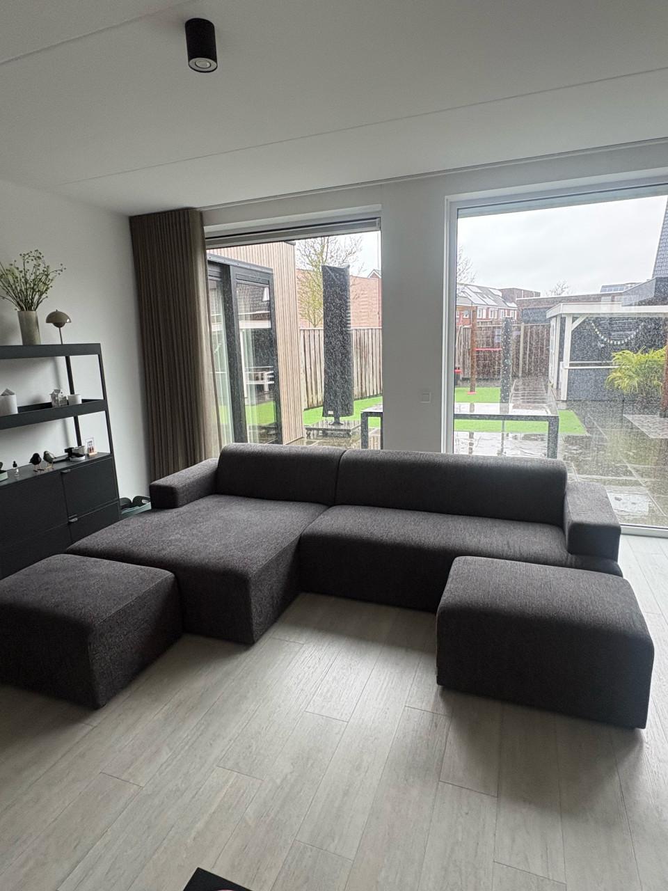 By Sidde Moa modulaire bank donkergrijs in zeer nette staat