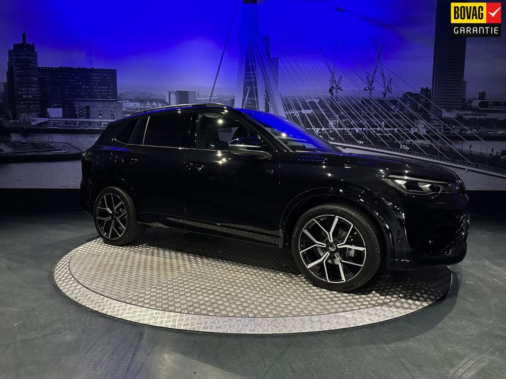 Volkswagen Tiguan 1.5 etsi r-line business *standkachel*pano*trekhaak*harma