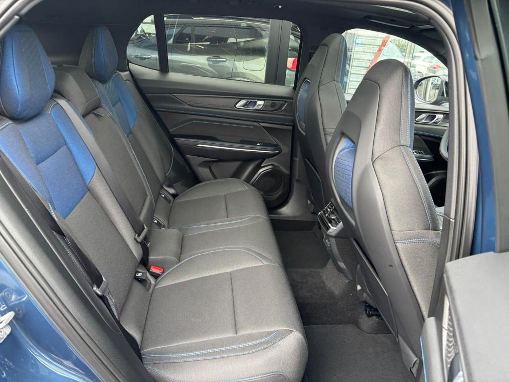 Lynk & Co 01 261pk phev, stuurverwarming, pano dak, carplay